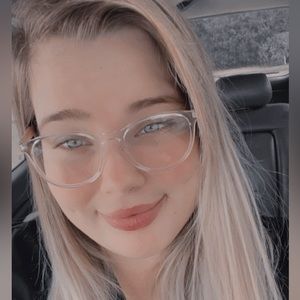 Meet your Posher, Leah